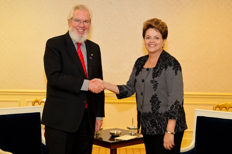 Presidenta Dilma Rousseff durante encontro com Juan Somavía Diretor-geral da Organização Internacional do Trabalho (OIT). Cannes - França, 02/11/2011