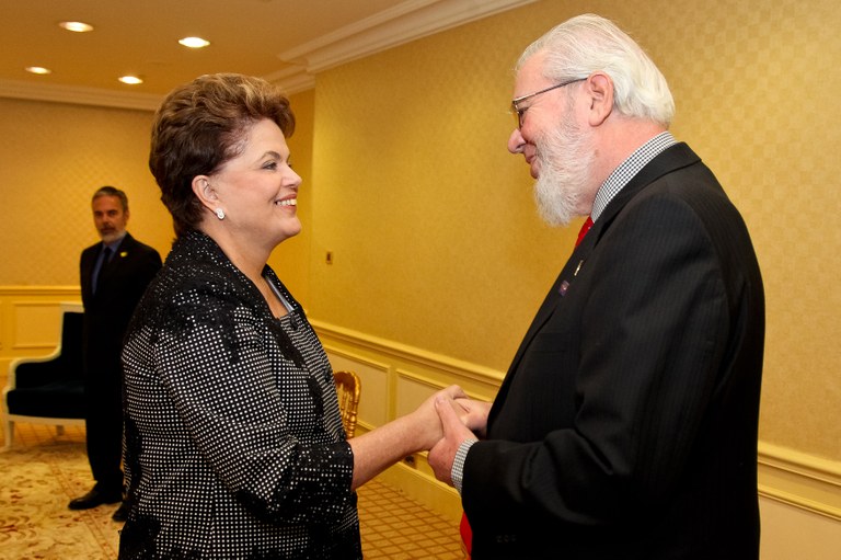  Presidenta Dilma Rousseff durante encontro com Juan Somavía Diretor-geral da Organização Internacional do Trabalho (OIT). Cannes - França, 02/11/2011