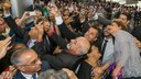 Presidenta Dilma Rousseff cumprimenta convidados após encontro com Juristas pela Legalidade e em Defesa da Democracia. Brasília-DF, 22/03/2016