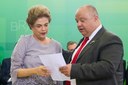 Presidenta Dilma Rousseff recebe manifesto do Doutor João Vicente Augusto Neves durante encontro com Juristas pela Legalidade e em Defesa da Democracia. Brasília-DF, 22/03/2016
