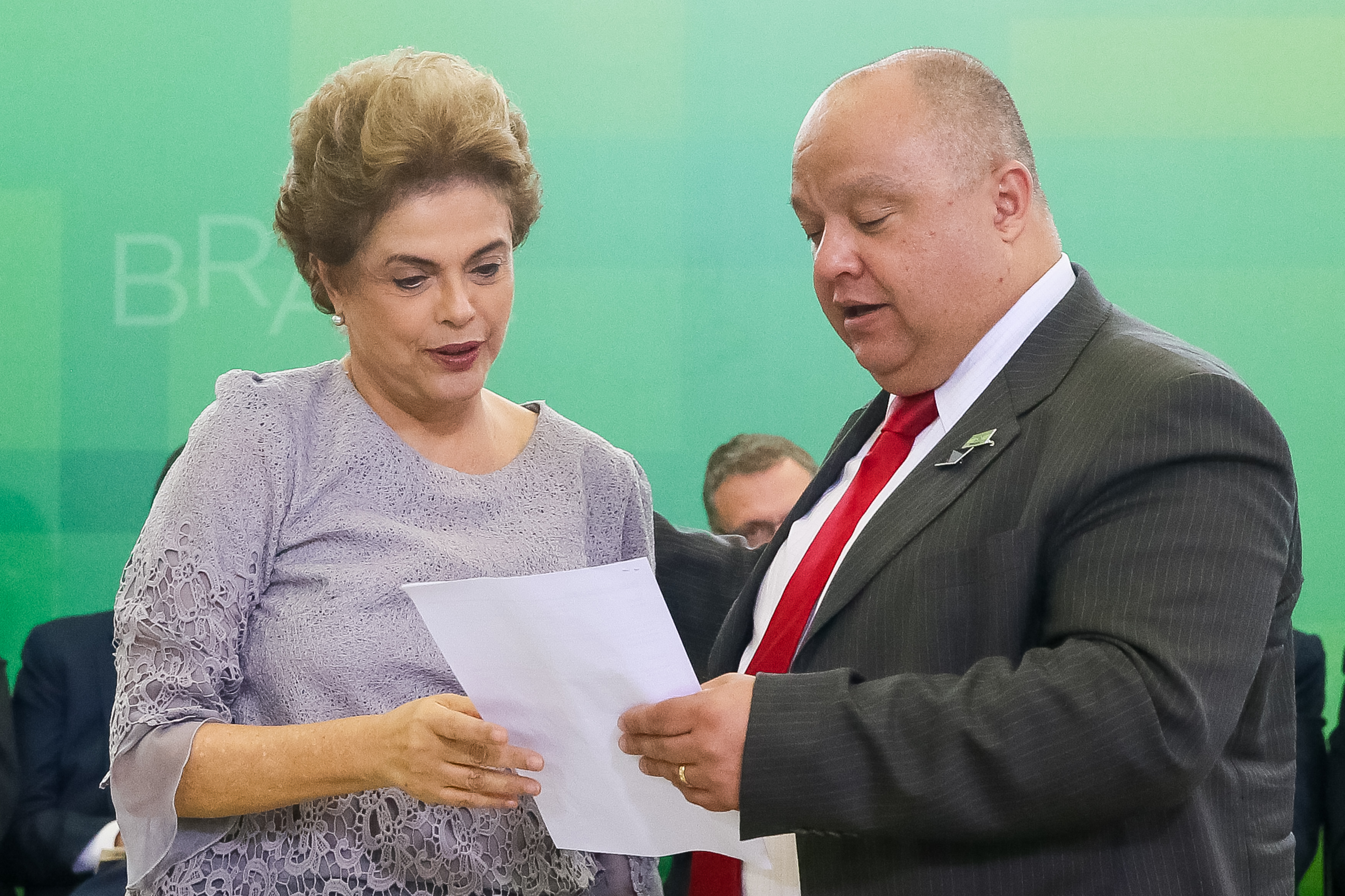 Presidenta Dilma Rousseff recebe manifesto do Doutor João Vicente Augusto Neves durante encontro com Juristas pela Legalidade e em Defesa da Democracia. Brasília-DF, 22/03/2016