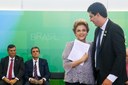 Presidenta Dilma Rousseff recebe manifesto do Doutor Rafson Saraiva Ximenes durante encontro com Juristas pela Legalidade e em Defesa da Democracia. Brasília-DF, 22/03/2016