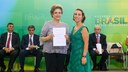 Presidenta Dilma Rousseff recebe manifesto da Juíza de Direito Glaucia Foley durante encontro com Juristas pela Legalidade e em Defesa da Democracia. Brasília-DF, 22/03/2016