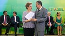 Presidenta Dilma Rousseff recebe manifesto do Procurador Rômulo de Andrade Moreira durante encontro com Juristas pela Legalidade e em Defesa da Democracia. Brasília-DF, 22/03/2016