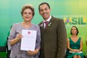 Presidenta Dilma Rousseff recebe manifesto do Doutor Marcos Seixas durante encontro com Juristas pela Legalidade e em Defesa da Democracia. Brasília-DF, 22/03/2016