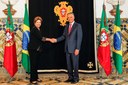 Presidenta Dilma Rousseff cumprimenta o Presidente da República de Portugal, Aníbal Cavaco Silva durante foto oficial. Lisboa - Portugal, 10/06/2013