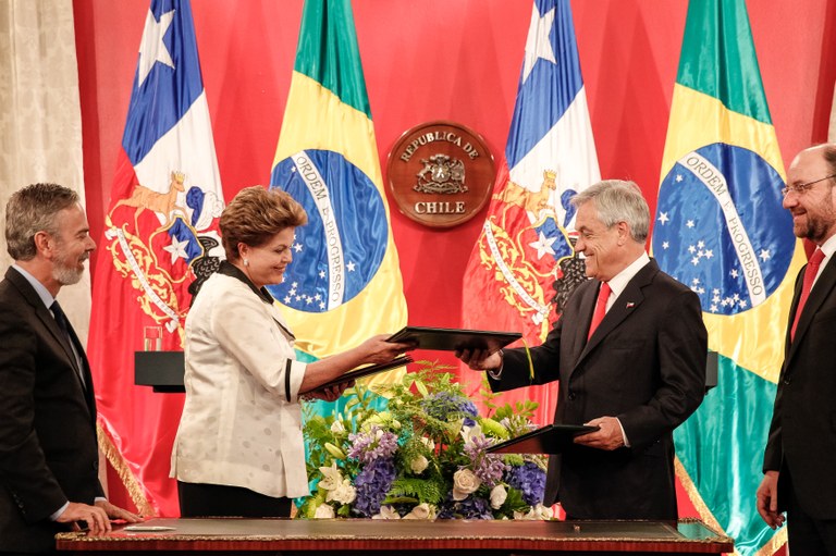Presidenta Dilma Rousseff e o Presidente da República do Chile, Sebastián Piñera durante cerimônia de assinatura de atos no Palácio La Moneda. Santiago - Chile, 26/01/2013