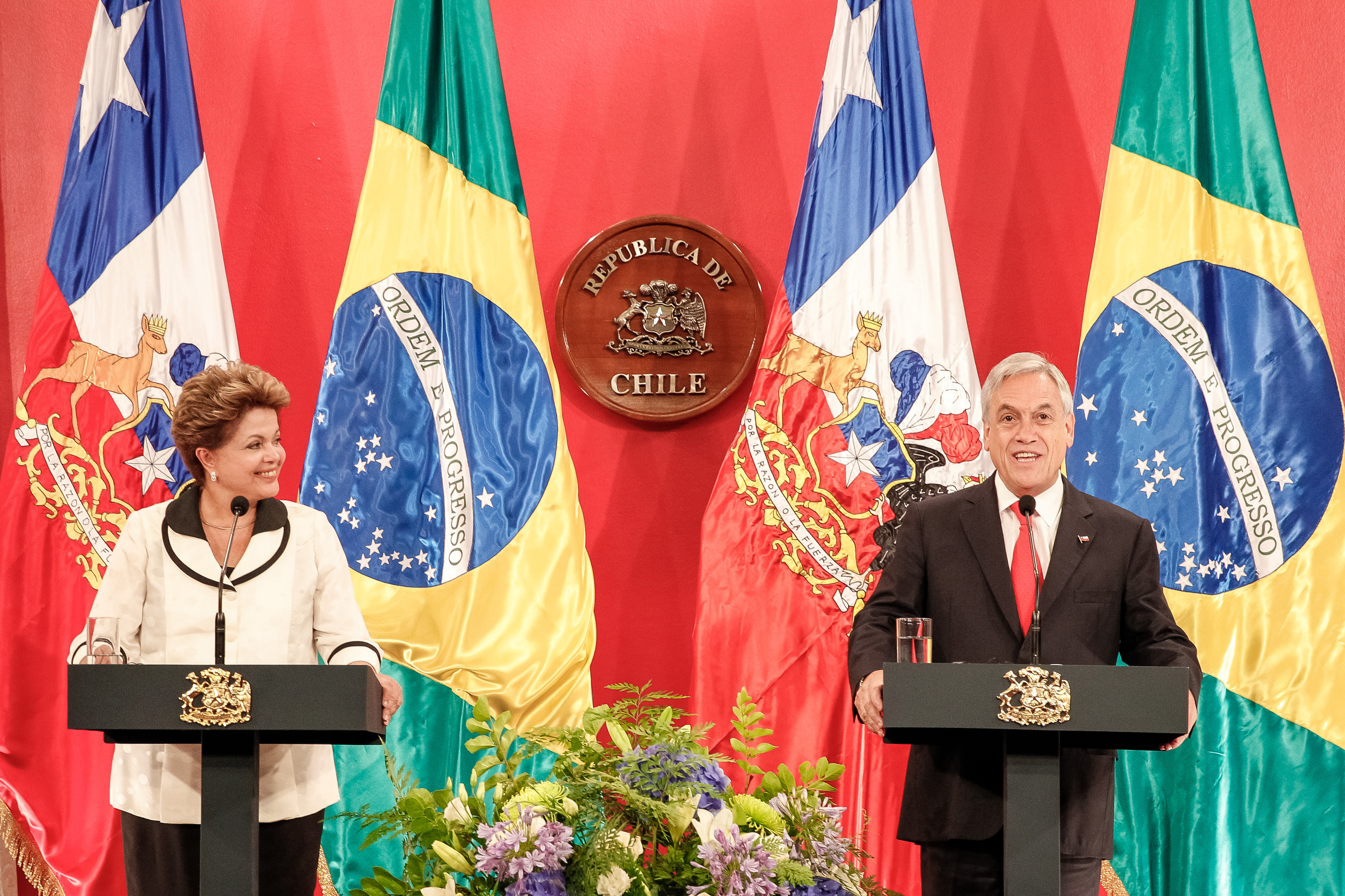 Presidenta Dilma Rousseff e o Presidente da República do Chile, Sebastián Piñera durante declaração à imprensa no Palácio La Moneda. Santiago - Chile, 26/01/2013