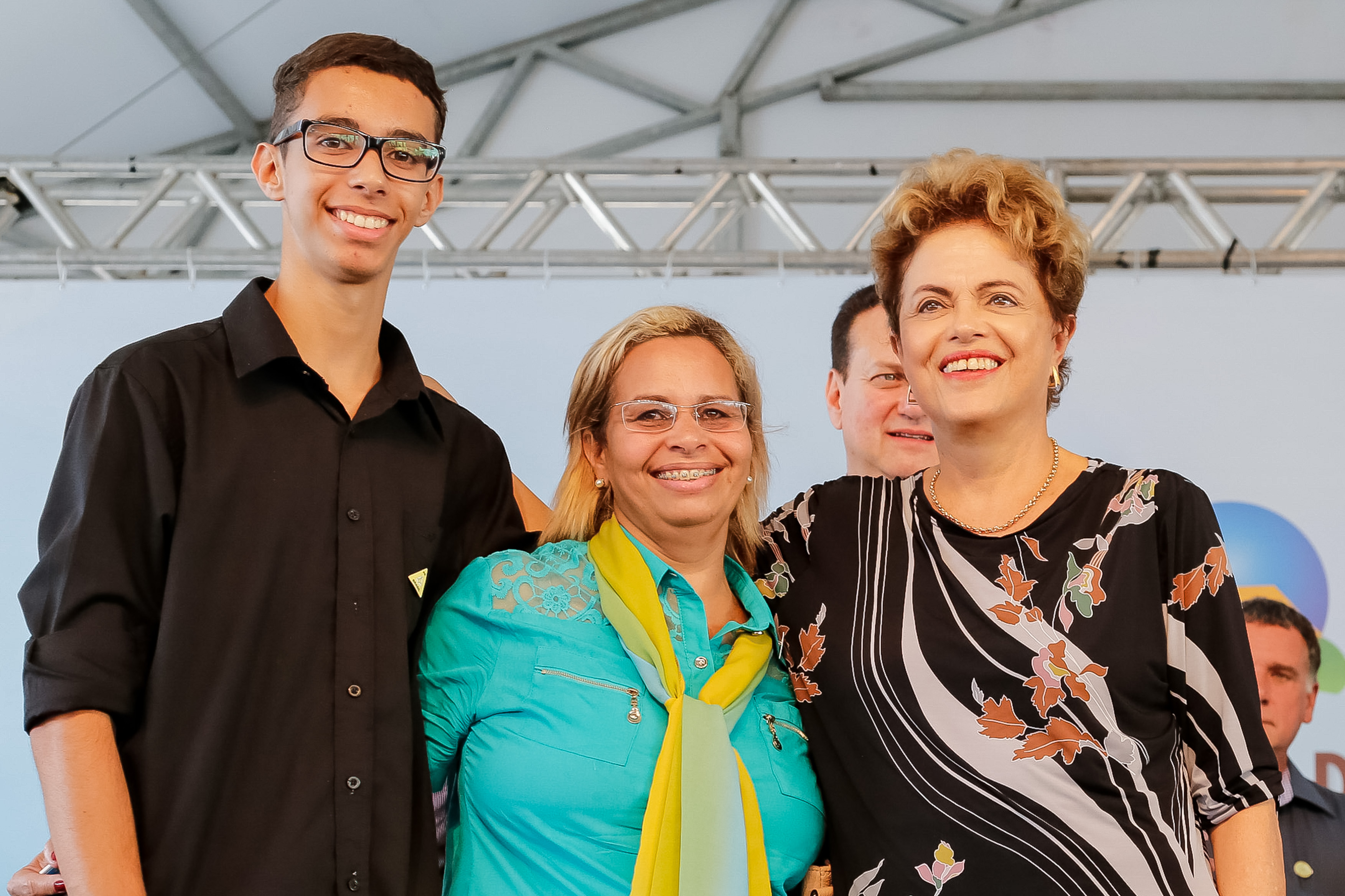 Presidenta Dilma Rousseff durante entrega das chaves de unidade habitacional à senhora Cátia Rodrigues e família, contemplada do Programa Minha Casa Minha Vida, dos residenciais Carlos Marighella e Carlos Alberto Soares de Freitas. Itaipuaçu-RJ, 31/07/2015