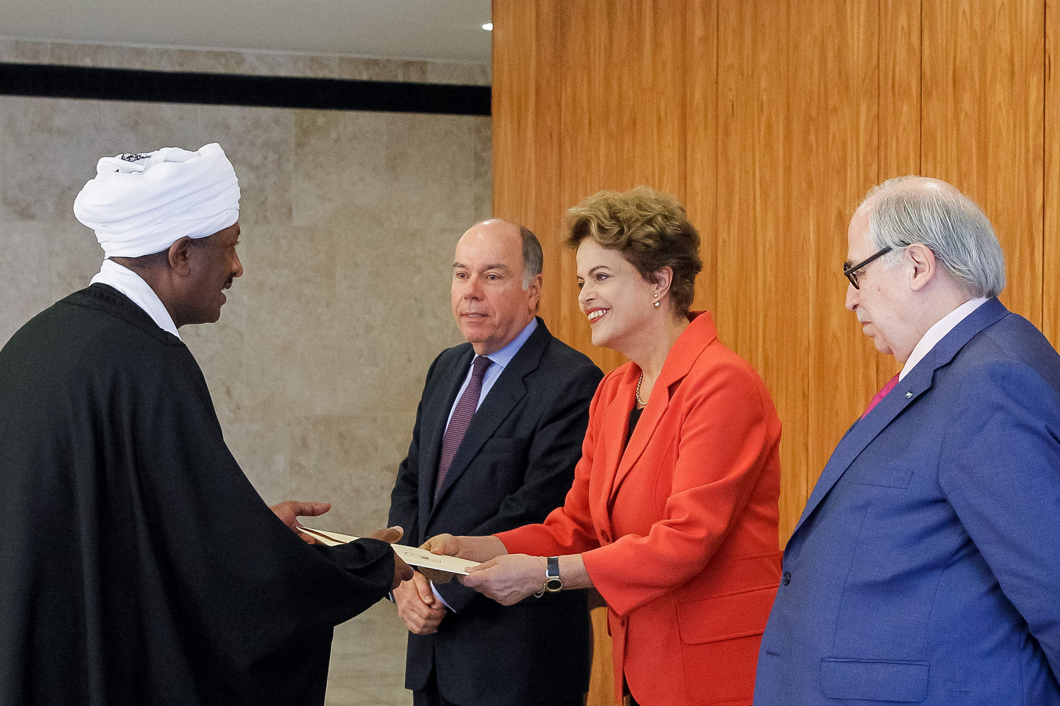 Presidenta Dilma Rousseff recebe do Embaixador da República do Sudão, Ahmed Yousif Mohamed Elsiddig Cartas Credenciais dos Embaixadores Estrangeiros. Brasília-DF, 04/11/2015