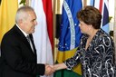 Presidenta Dilma Rousseff cumprimenta o Sr. Mohammad Khaddour, embaixador da Síria, durante cerimônia de entrega de cartas credenciais no palácio Itamaraty. Brasília-DF, 23/02/2012