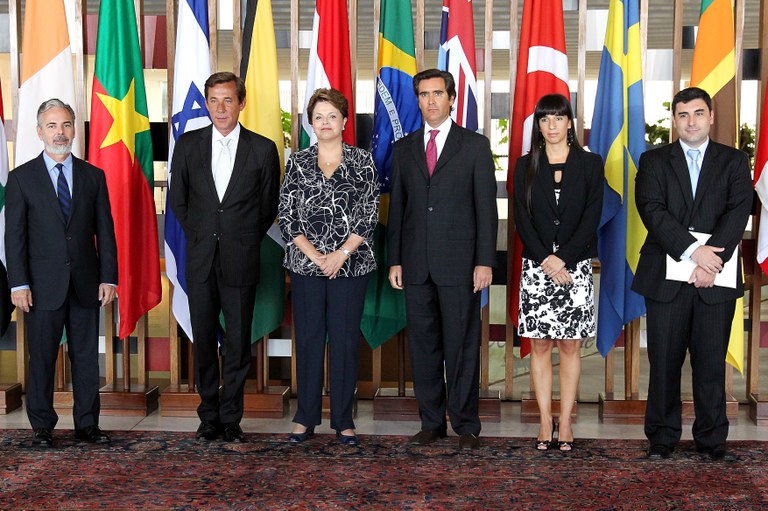 Presidenta Dilma Rousseff com o Sr. Luís Maria Kreckler, embaixador da Argentina, durante cerimônia de entrega de cartas credenciais no palácio Itamaraty. Brasília-DF, 23/02/2012