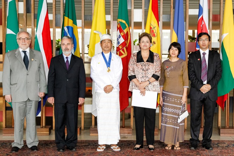 Presidenta Dilma Rousseff recebe credenciais do Sr. Tun Nay Linn, embaixador da República da União de Myanmar, durante cerimônia no Palácio Itamaraty. Brasília-DF, 20/09/2012