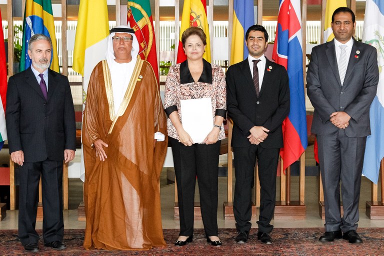 Presidenta Dilma Rousseff recebe credenciais do Sr. Sultan Rashed Sultan Alkaytoub, embaixador do Emirados Árabes Unidos, durante cerimônia no Palácio Itamaraty. Brasília-DF, 20/09/2012