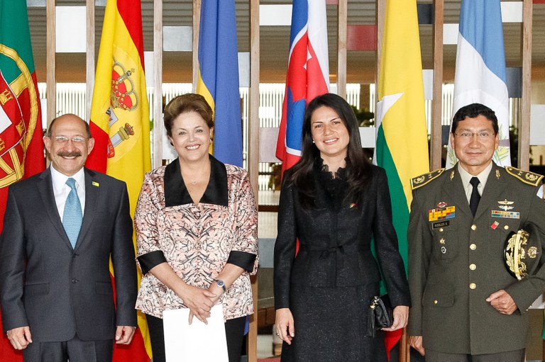 Presidenta Dilma Rousseff recebe credenciais do Sr. Julio Armando Martini Herrera, embaixador da República da Guatemala, durante cerimônia no Palácio Itamaraty. Brasília-DF, 20/09/2012