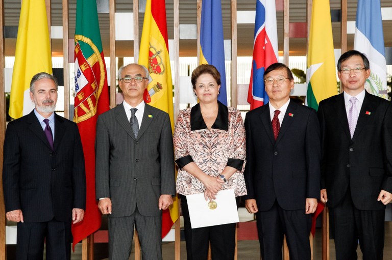 Presidenta Dilma Rousseff recebe credenciais do Sr. Koo Bon-Woo, embaixador da Coreia do Sul, durante cerimônia no Palácio Itamaraty. Brasília-DF, 20/09/2012