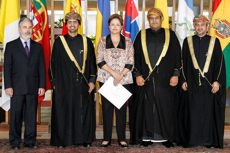 Presidenta Dilma Rousseff recebe credenciais do Sr. Khaled Said Salem Al Jaradi, embaixador de Omã, durante cerimônia no Palácio Itamaraty. Brasília-DF, 20/09/2012