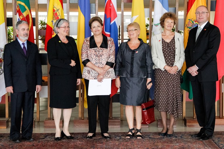 Presidenta Dilma Rousseff recebe credenciais da Sra. Aud Marit Wiig, embaixadora do Reino da Noruega, durante cerimônia no Palácio Itamaraty. Brasília-DF, 20/09/2012