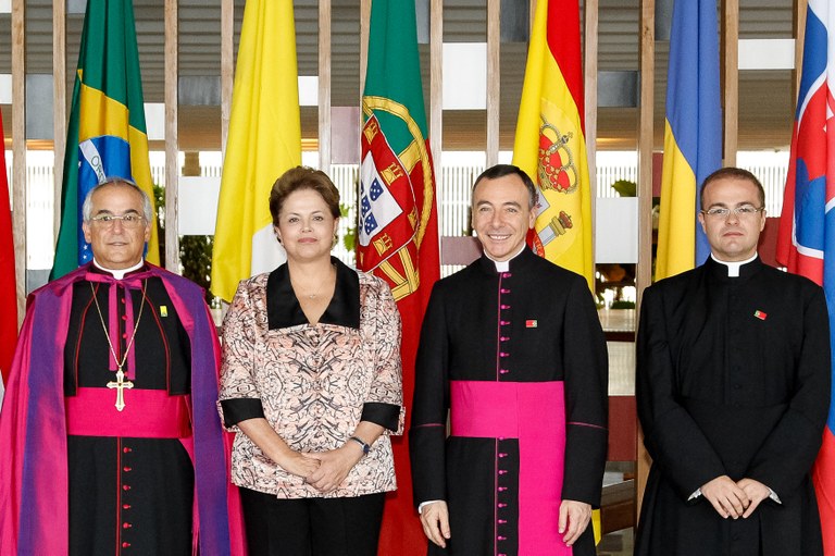 Presidenta Dilma Rousseff recebe credenciais da Sua Eminência Dom Giovanni d'Aniello, embaixador do Estado da Cidade do Vaticano, durante cerimônia no Palácio Itamaraty. Brasília-DF, 20/09/2012