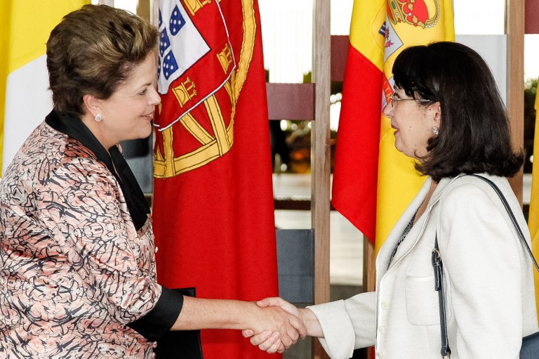 Presidenta Dilma Rousseff recebe credenciais da Sra. Diana Anca Radu, embaixadora da Romênia, durante cerimônia no Palácio Itamaraty. Brasília-DF, 20/09/2012