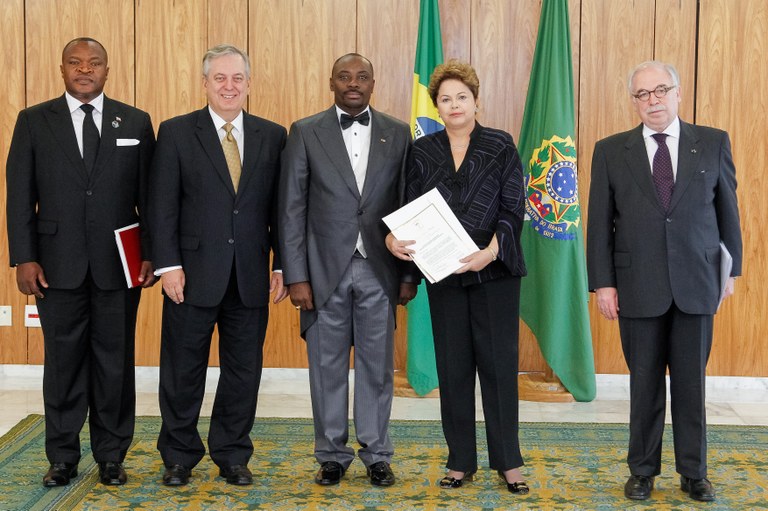 Presidenta Dilma Rousseff recebe Cartas Credenciais, durante cerimônia de entrega de credenciais no Palácio do Planalto. Brasília - DF, 31/10/2013