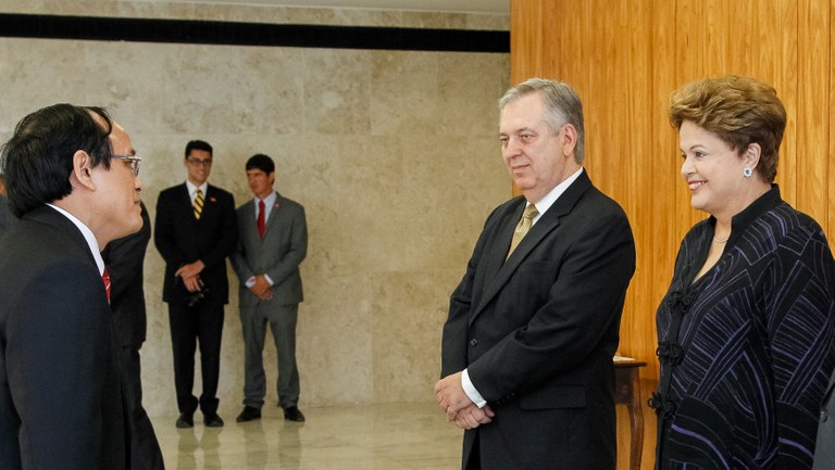 Presidenta Dilma Rousseff recebe Cartas Credenciais, durante cerimônia de entrega de credenciais no Palácio do Planalto. Brasília - DF, 31/10/2013