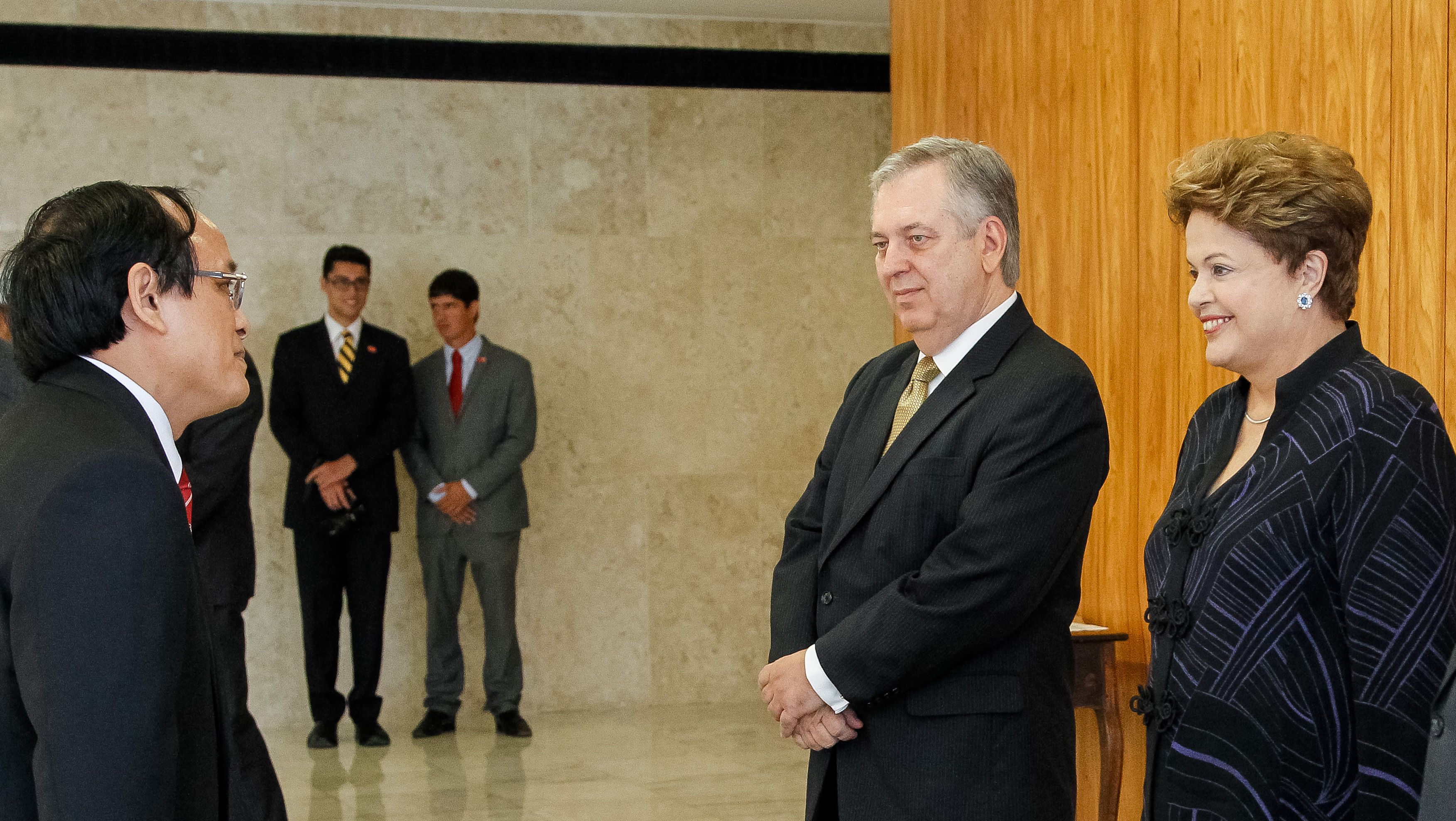 Presidenta Dilma Rousseff recebe Cartas Credenciais, durante cerimônia de entrega de credenciais no Palácio do Planalto. Brasília - DF, 31/10/2013