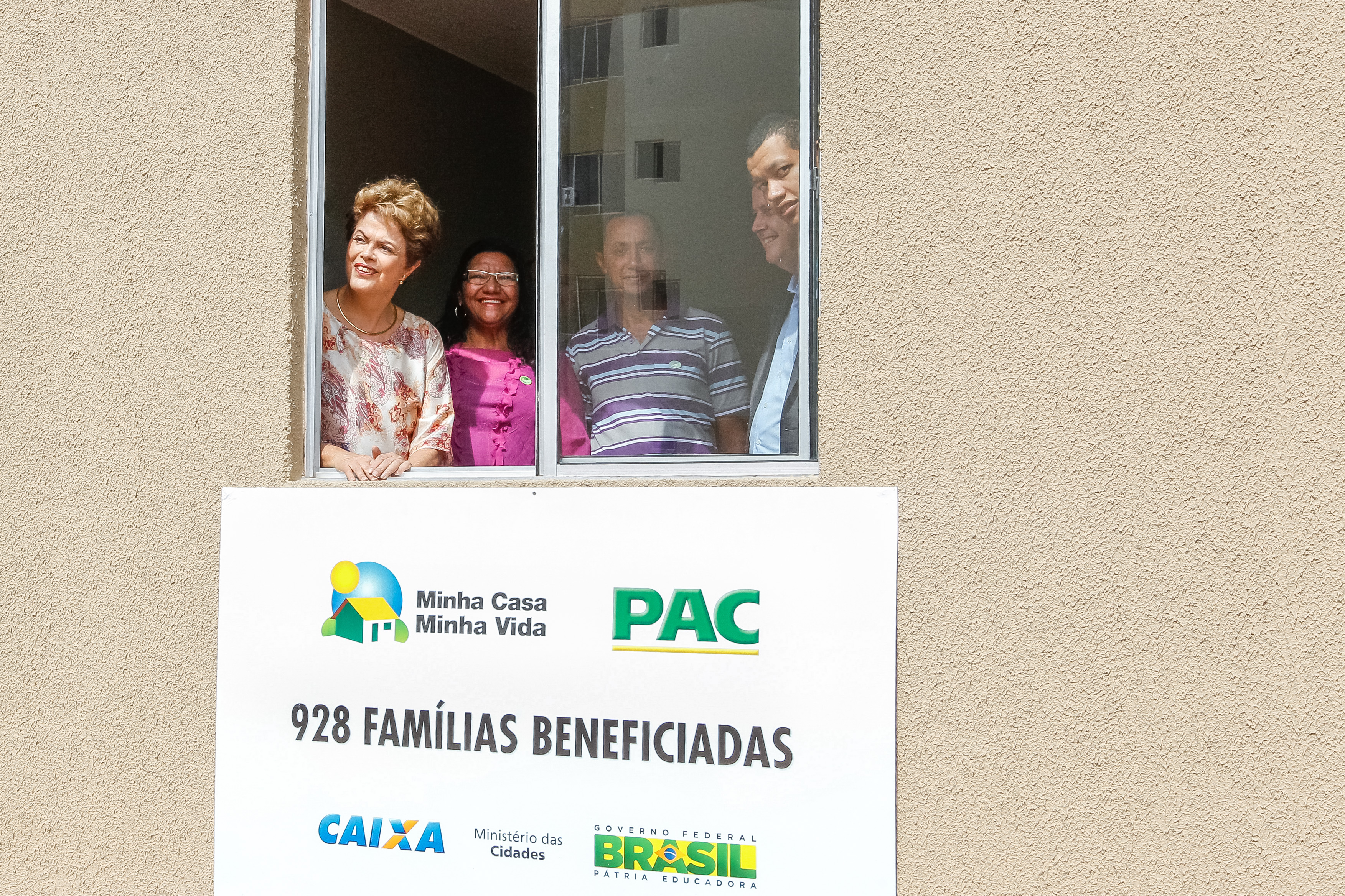 Presidenta Dilma Rousseff na entrega de unidades habitacionais no Paranoá/DF e entregas simultâneas de unidades. Brasília-DF, 29/10/2015