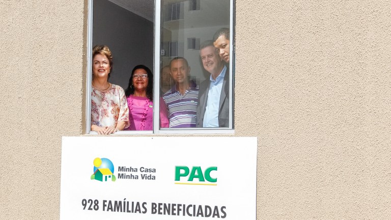 Presidenta Dilma Rousseff na entrega de unidades habitacionais no Paranoá/DF e entregas simultâneas de unidades. Brasília-DF, 29/10/2015
