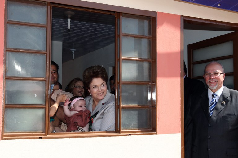 Presidenta Dilma Rousseff durante entrega de novas residências do programa Minha Casa, Minha Vida, no município de São José do Rio Preto.