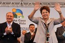  Presidenta Dilma Rousseff e o governador Geraldo Alckmin durante cerimônia de entrega de unidades habitacionais do programa Minha Casa, Minha Vida.