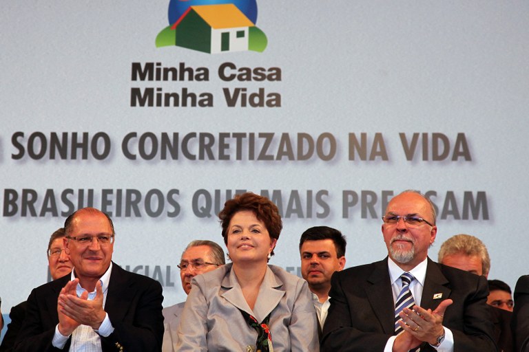 Presidenta Dilma Rousseff durante cerimônia de entrega de unidades habitacionais do programa Minha Casa, Minha Vida.