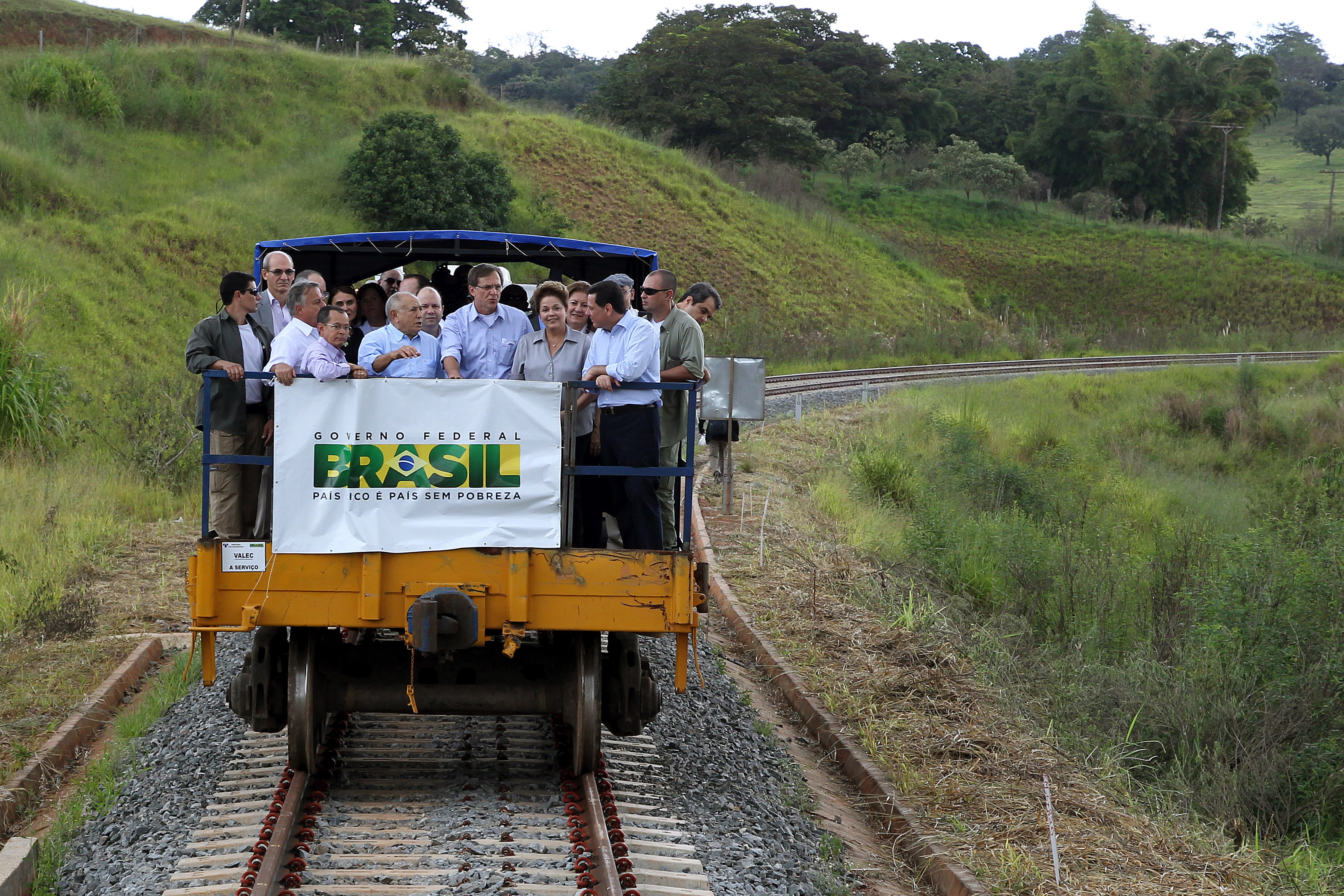 Presidenta Dilma Rousseff durante vistoria às obras da ferrovia Norte-Sul, nos municípios de Anápolis e Goianira. Anápolis - GO, 15/03/2012