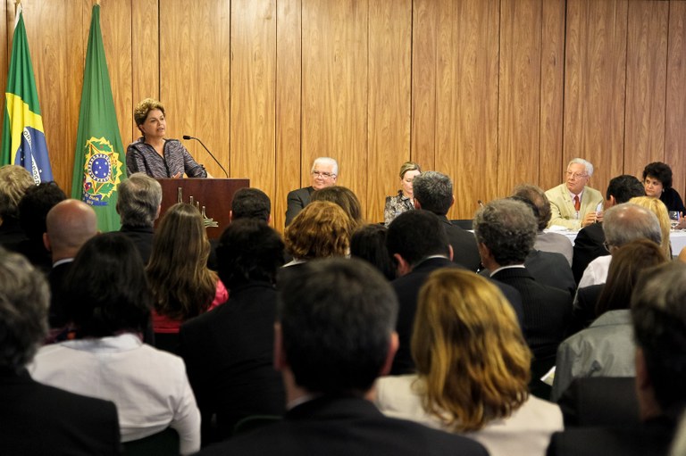 Presidenta Dilma Rousseff durante reunião ordinária do Fórum Brasileiro de Mudanças Climáticas, no Palácio do Planalto. Brasília - DF, 04/04/2012