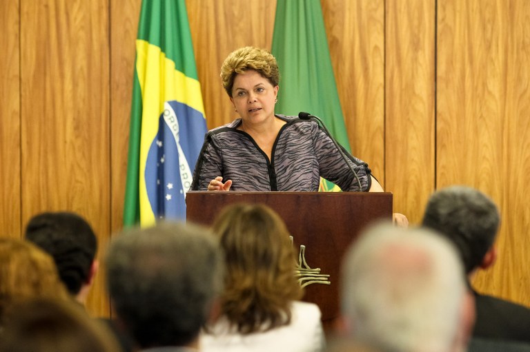  Presidenta Dilma Rousseff durante reunião ordinária do Fórum Brasileiro de Mudanças Climáticas, no Palácio do Planalto. Brasília - DF, 04/04/2012