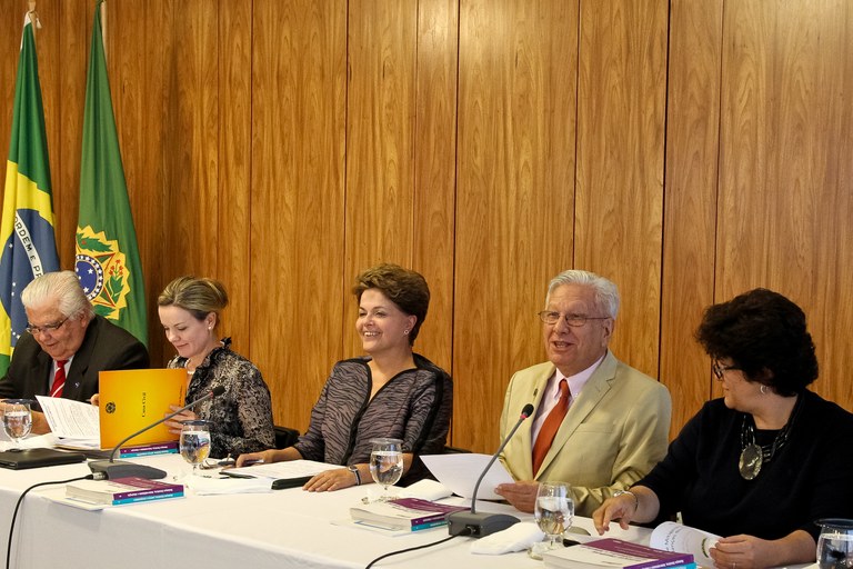 Presidenta Dilma Rousseff durante reunião ordinária do Fórum Brasileiro de Mudanças Climáticas, no Palácio do Planalto. Brasília - DF, 04/04/2012