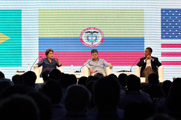 Presidenta Dilma Rousseff acompanhada do Presidente da Colômbia, Juan Manuel Santos Calderón, e do Presidente dos Estados Unidos da América, Barack Obama, durante o Fórum CEO das Américas. Cartagena-Colômbia, 14/04/2012