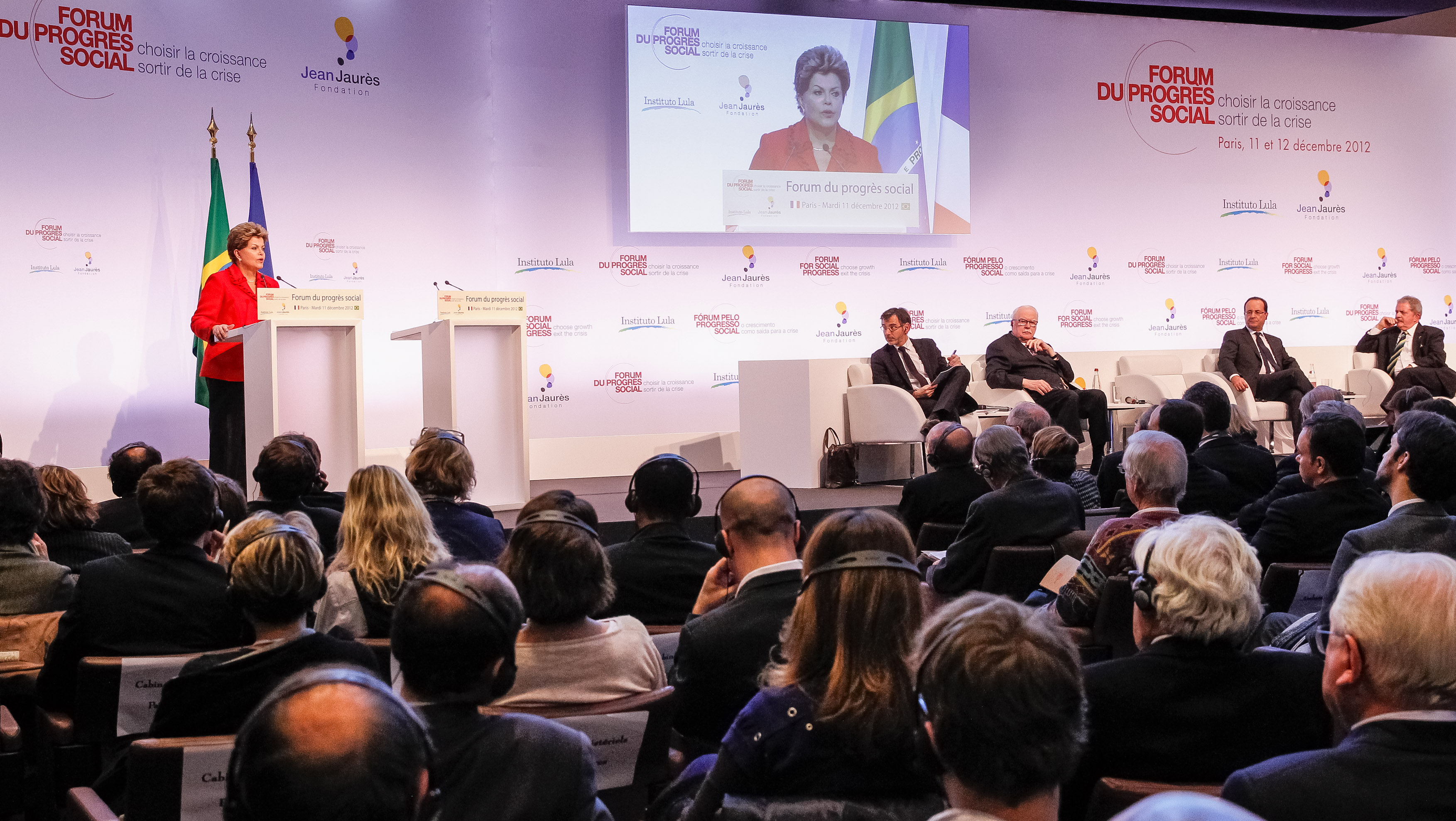Presidenta Dilma Rousseff durante participação no " Fórum pelo progresso social: o crescimento como saída da crise", co-organizado pelo instituto Lula e pela fundação Jean Jaurès. Paris - FR, 11/12/2012
