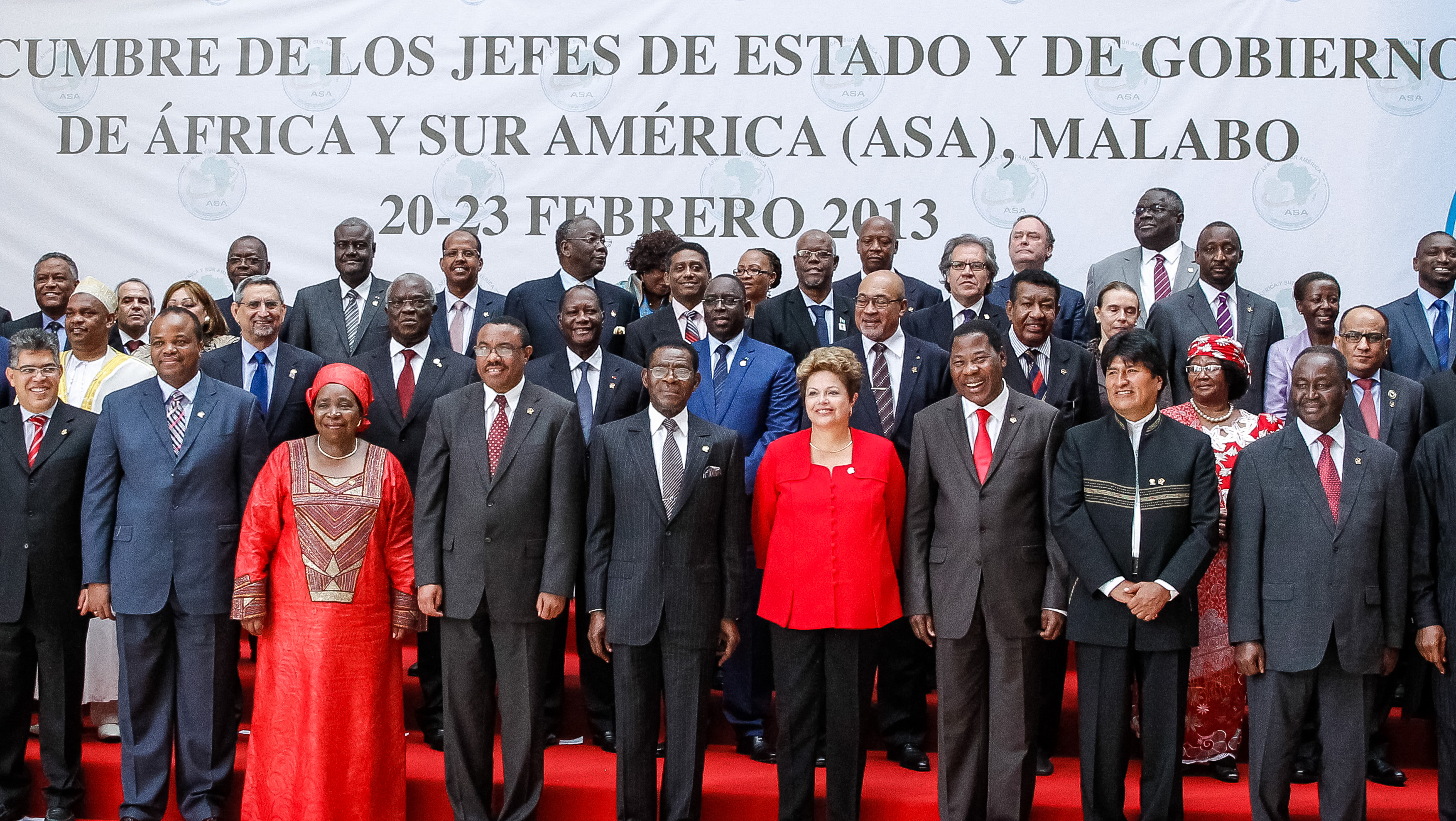 Presidenta Dilma Rousseff posa para fotografia oficial na III Cúpula América do Sul-África. Malabo - Guiné Equatorial, 22/02/2013
