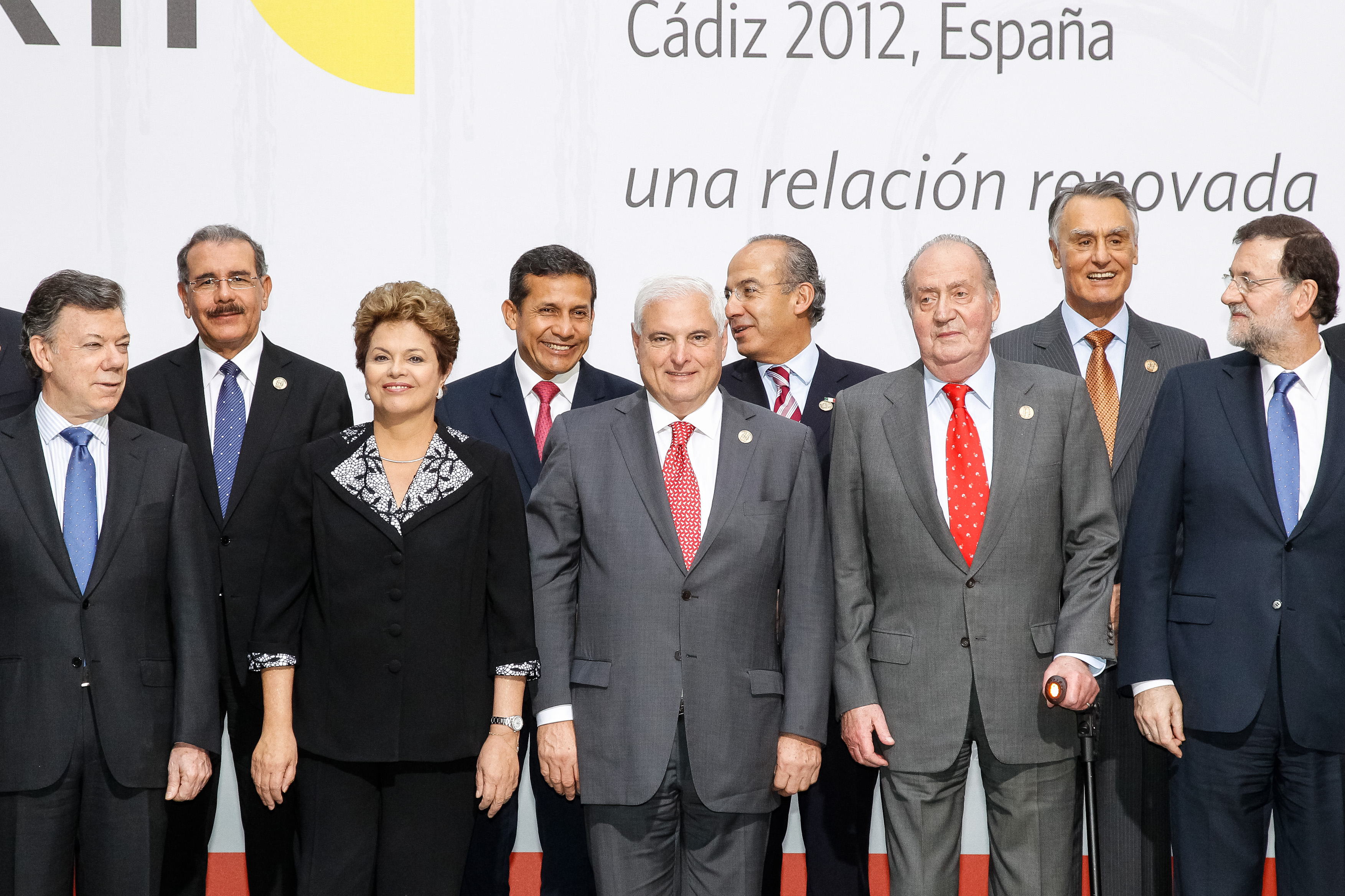 Presidenta Dilma Rousseff durante fotografia oficial na XXII cúpula Ibero-Americana. Cádiz - Espanha, 17/11/2012