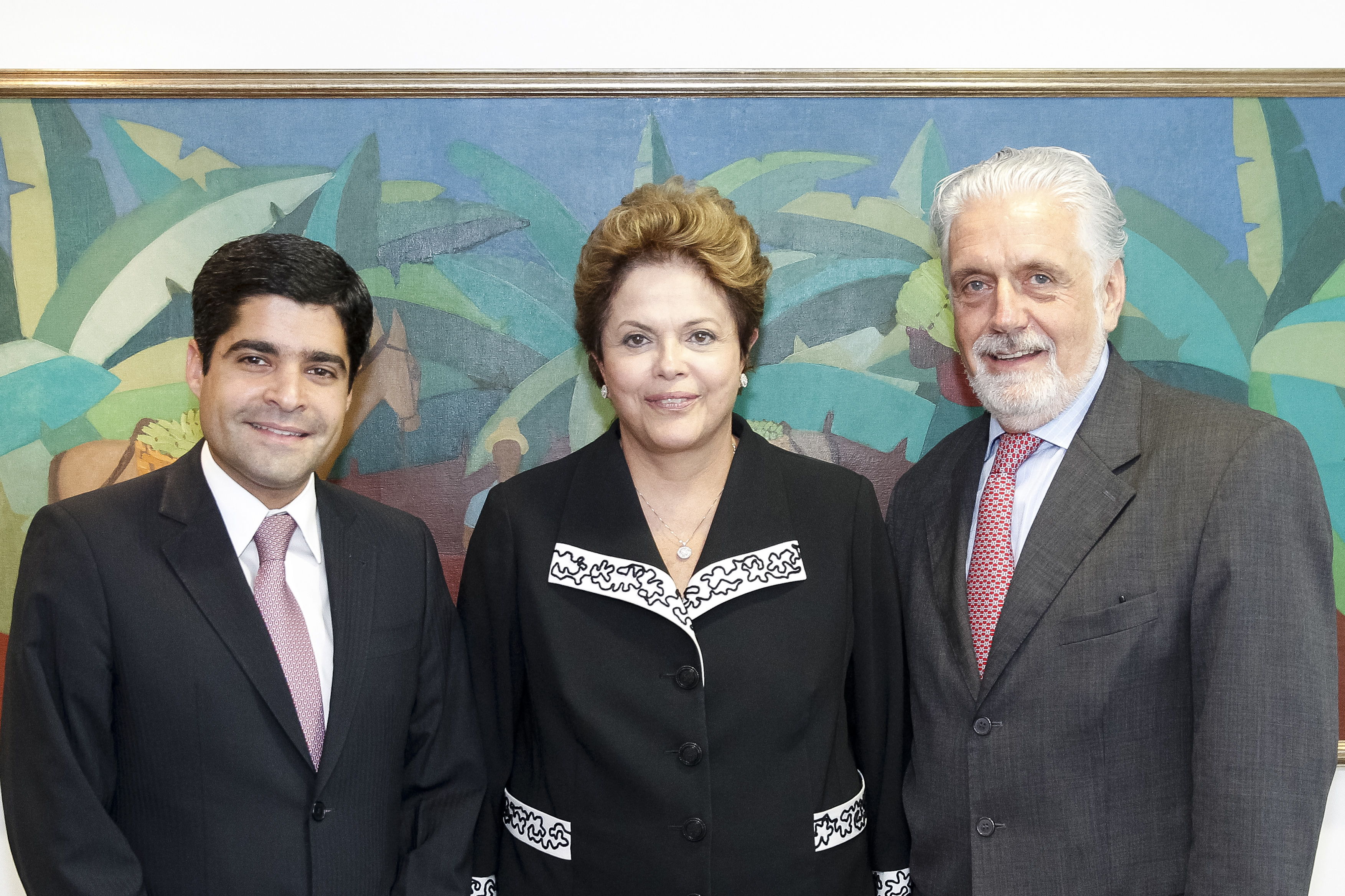 Presidenta Dilma Rousseff posa para foto com Governador da Bahia, Jaques Wagner e o Prefeito eleito de Salvador, ACM Neto no Palácio do Planalto. Brasília - DF, 06/12/2012