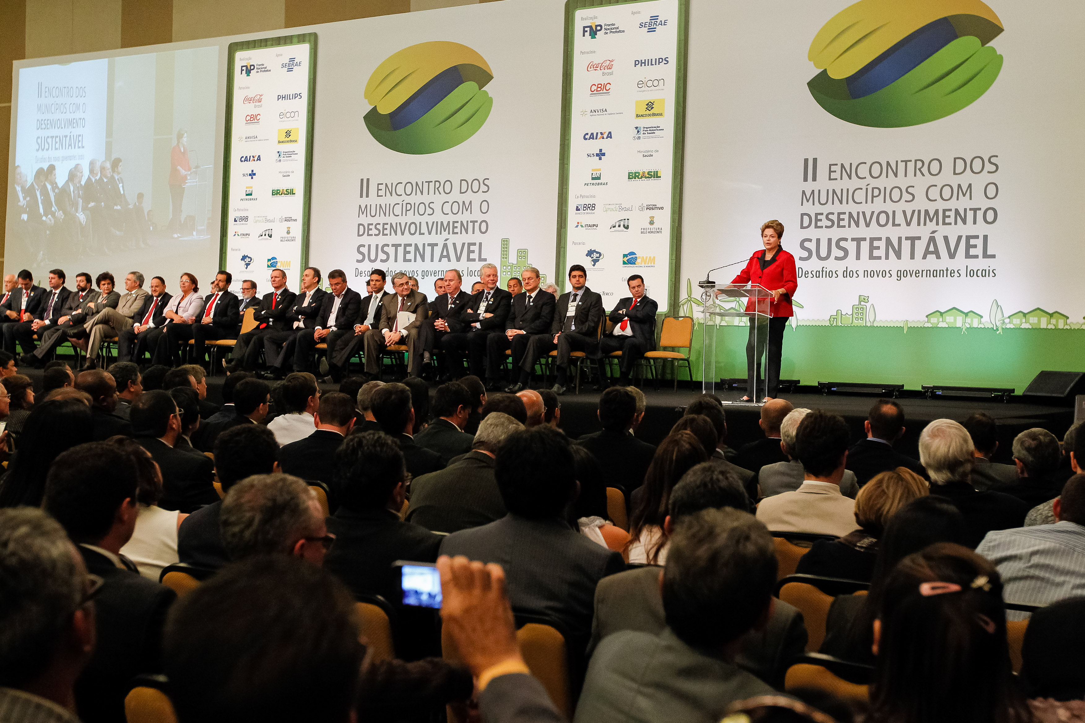 Presidenta Dilma Rousseff durante cerimônia de abertura do II Encontro dos Municípios com o Desenvolvimento Sustentável. Brasília - DF, 23/04/2013