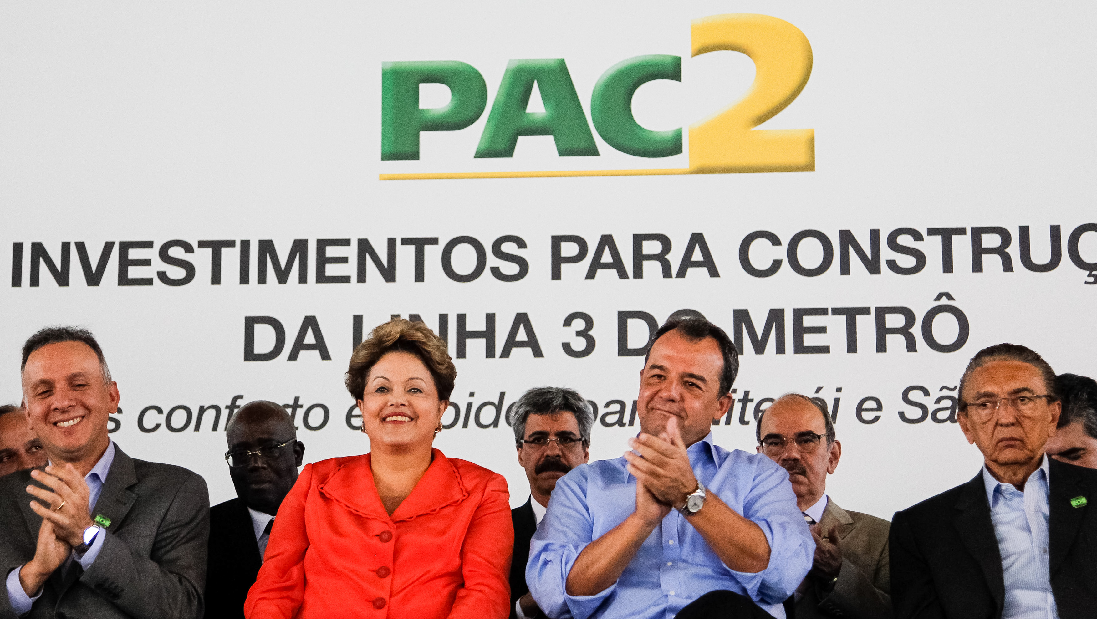 Presidenta Dilma Rousseff durante cerimônia de anúncio de investimentos para implantação da Linha 3 do Sistema Metropolitano do Rio de Janeiro - PAC 2 Mobilidade Urbana, em São Gonçalo. São Gonçalo - RJ, 11/09/2013