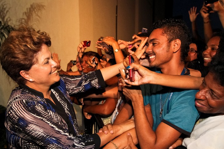 Presidenta Dilma Rousseff cumprimenta funcionários da Atento durante a Inauguração da Central de Atendimento de Madureira da Atento/Telefônica. Rio de Janeiro - RJ, 21/03/2012