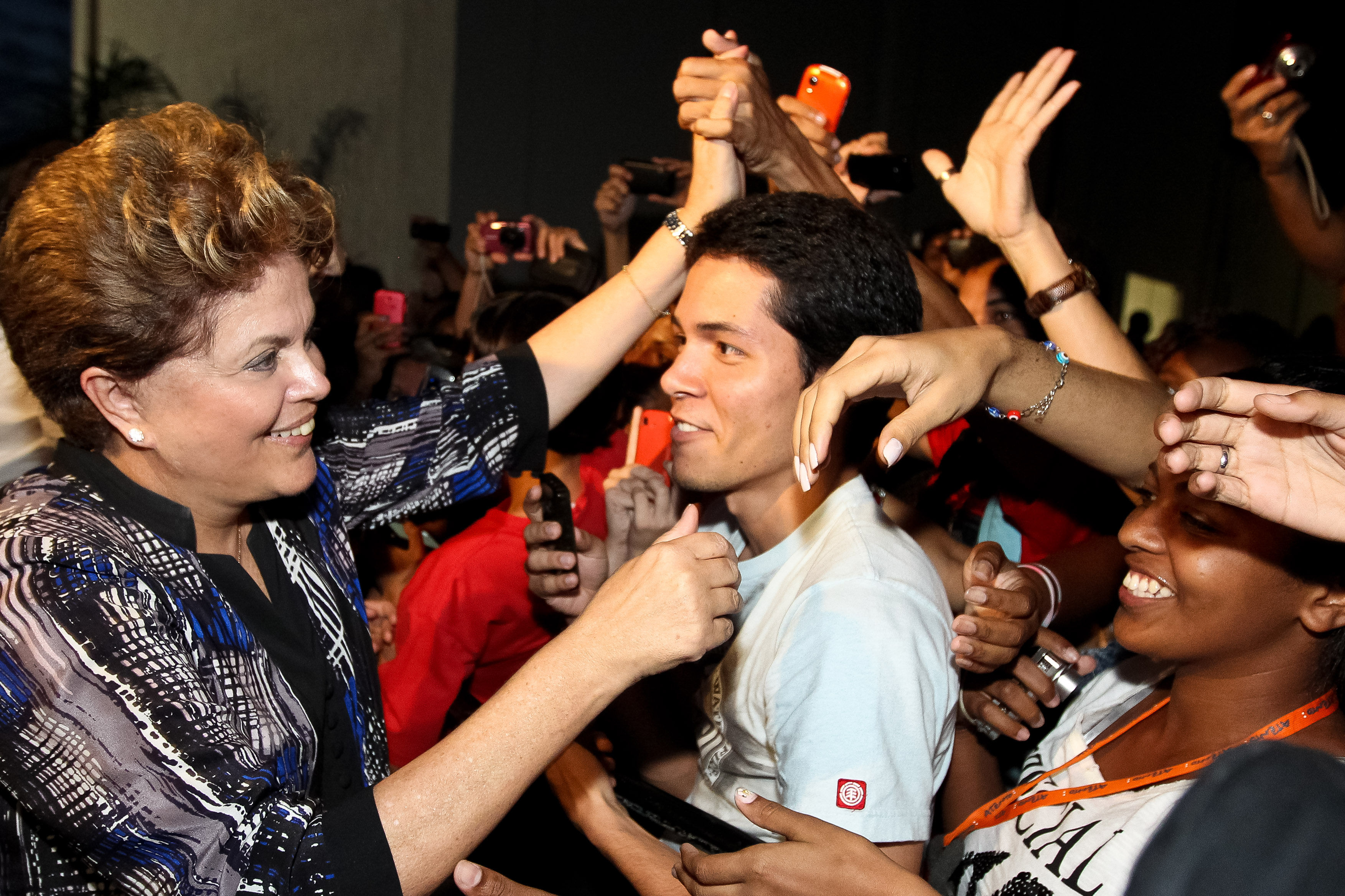 Presidenta Dilma Rousseff cumprimenta funcionários da Atento durante a Inauguração da Central de Atendimento de Madureira da Atento/Telefônica. Rio de Janeiro - RJ, 21/03/2012