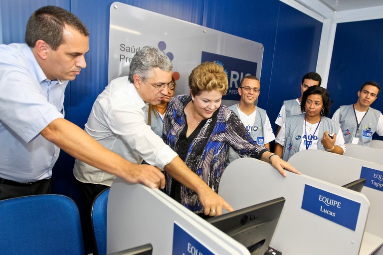 Presidenta Dilma Rousseff durante a cerimônia de inauguração da Clínica da Família Joãosinho Trinta e celebração da marca de 2 milhões de cariocas atendidos pelo Programa Saúde da Família. Rio de Janeiro - RJ, 21/03/2012