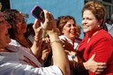 Presidenta Dilma Rousseff cumprimenta populares após inauguração da Coordenação de Emergência Regional Professor Nova Monteiro, CER Leblon, Hospital Miguel Couto, Programa SOS Emergência. Rio de Janeiro - RJ, 06/07/2012