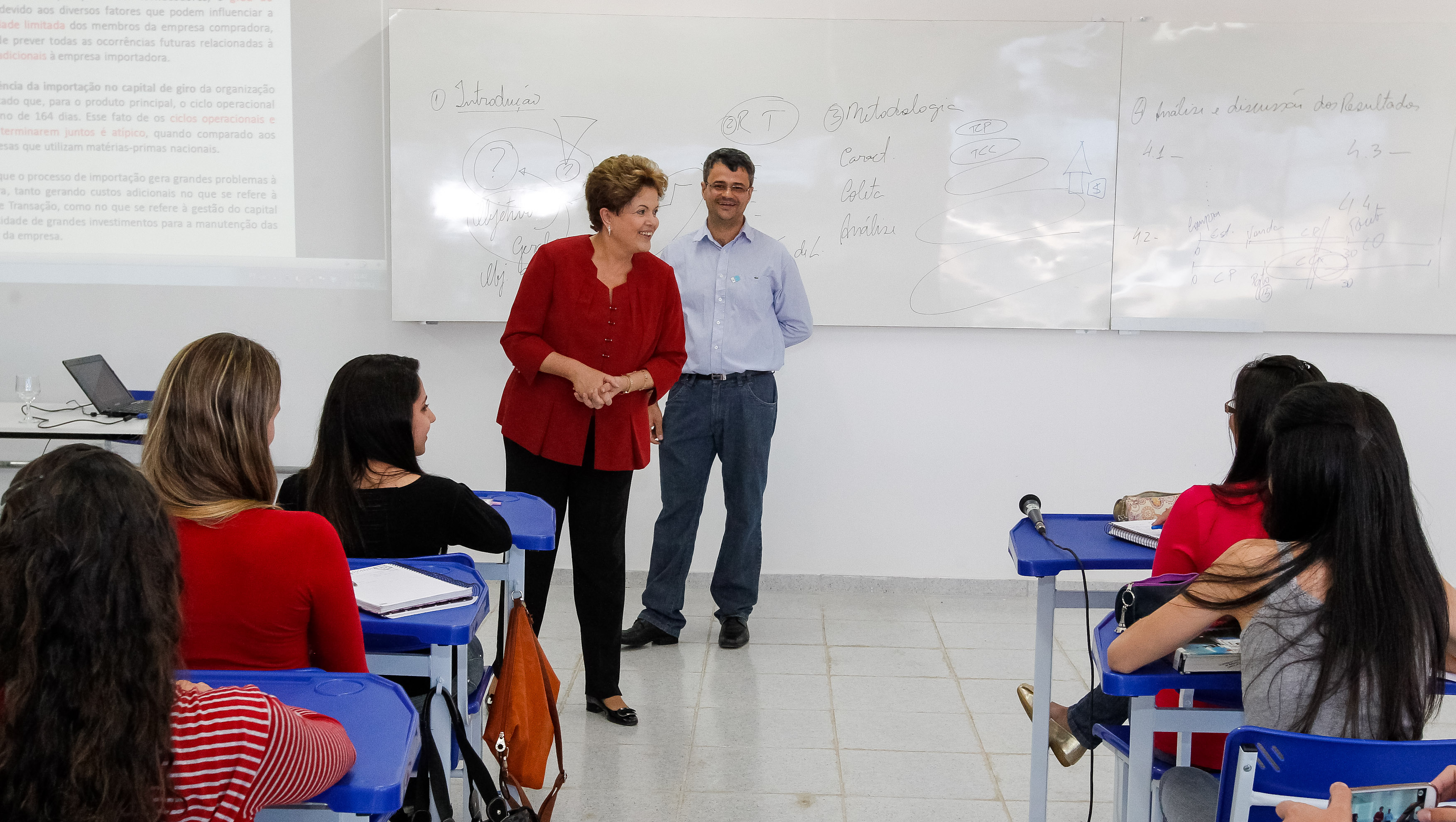 Presidenta Dilma Rousseff durante visita ao campus avançado da Universidade Federal de Alfenas - Unifal em Varginha. Varginha - MG, 07/08/2013