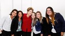 Presidenta Dilma Rousseff posa para foto com alunos e funcionários durante visita ao campus avançado da Universidade Federal de Alfenas - Unifal em Varginha. Varginha - MG, 07/08/2013