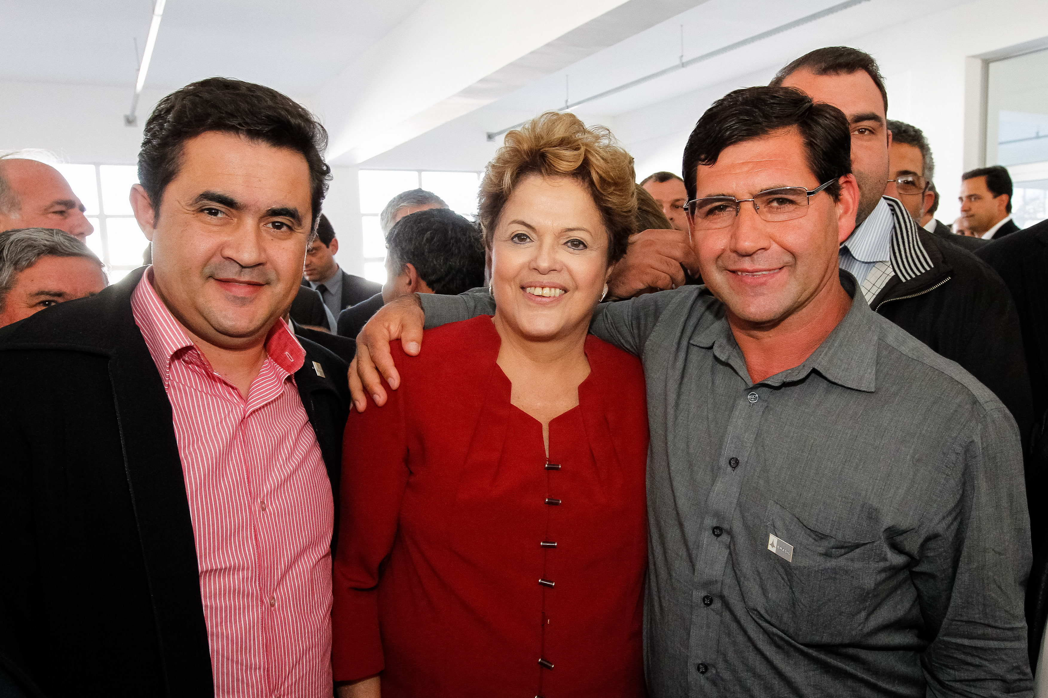 Presidenta Dilma Rousseff posa para foto com prefeitos da região durante visita ao campus avançado da Universidade Federal de Alfenas - Unifal em Varginha. Varginha - MG, 07/08/2013